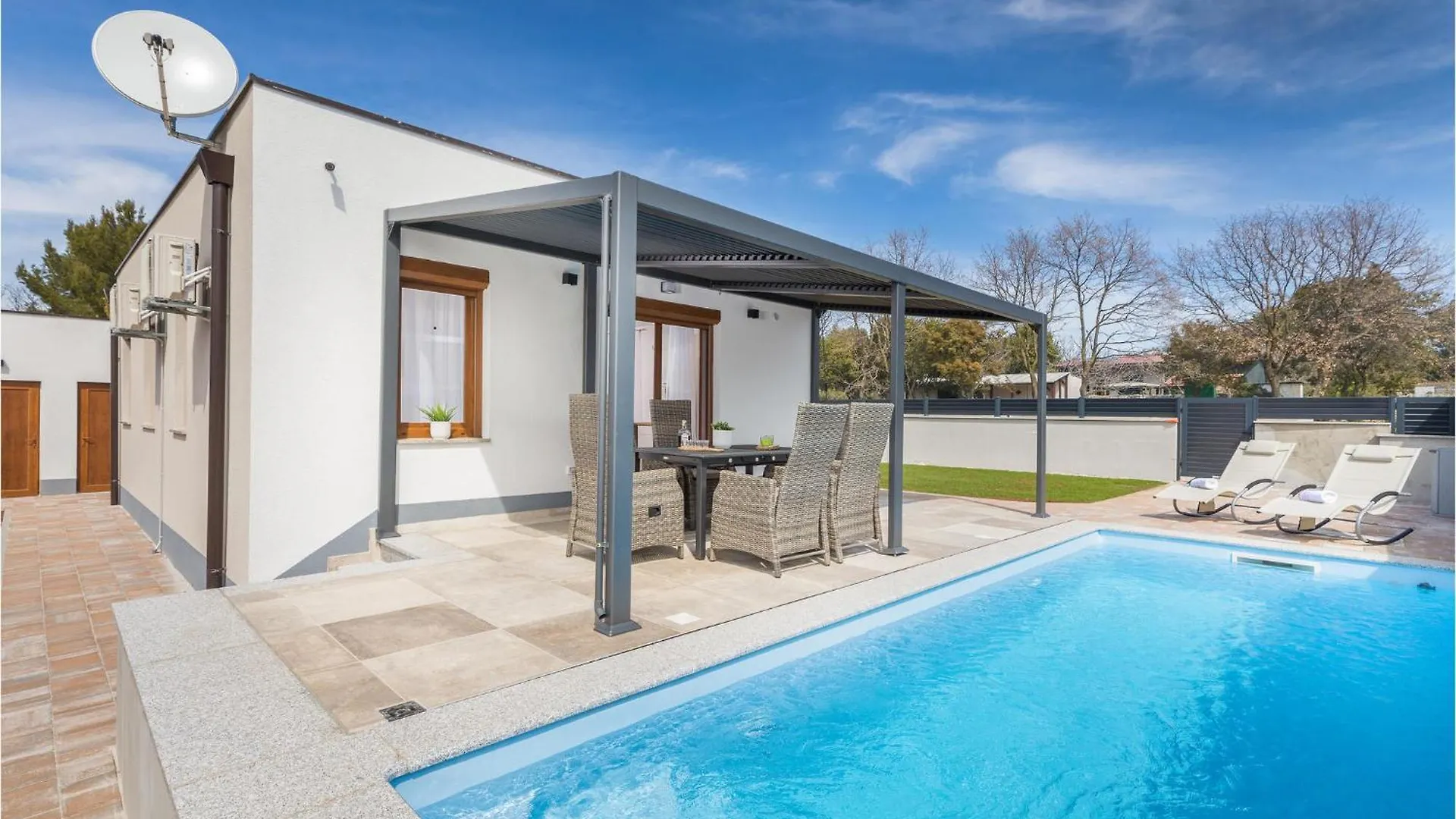 Holiday home Pet Friendly Home In Peroj With Kitchen